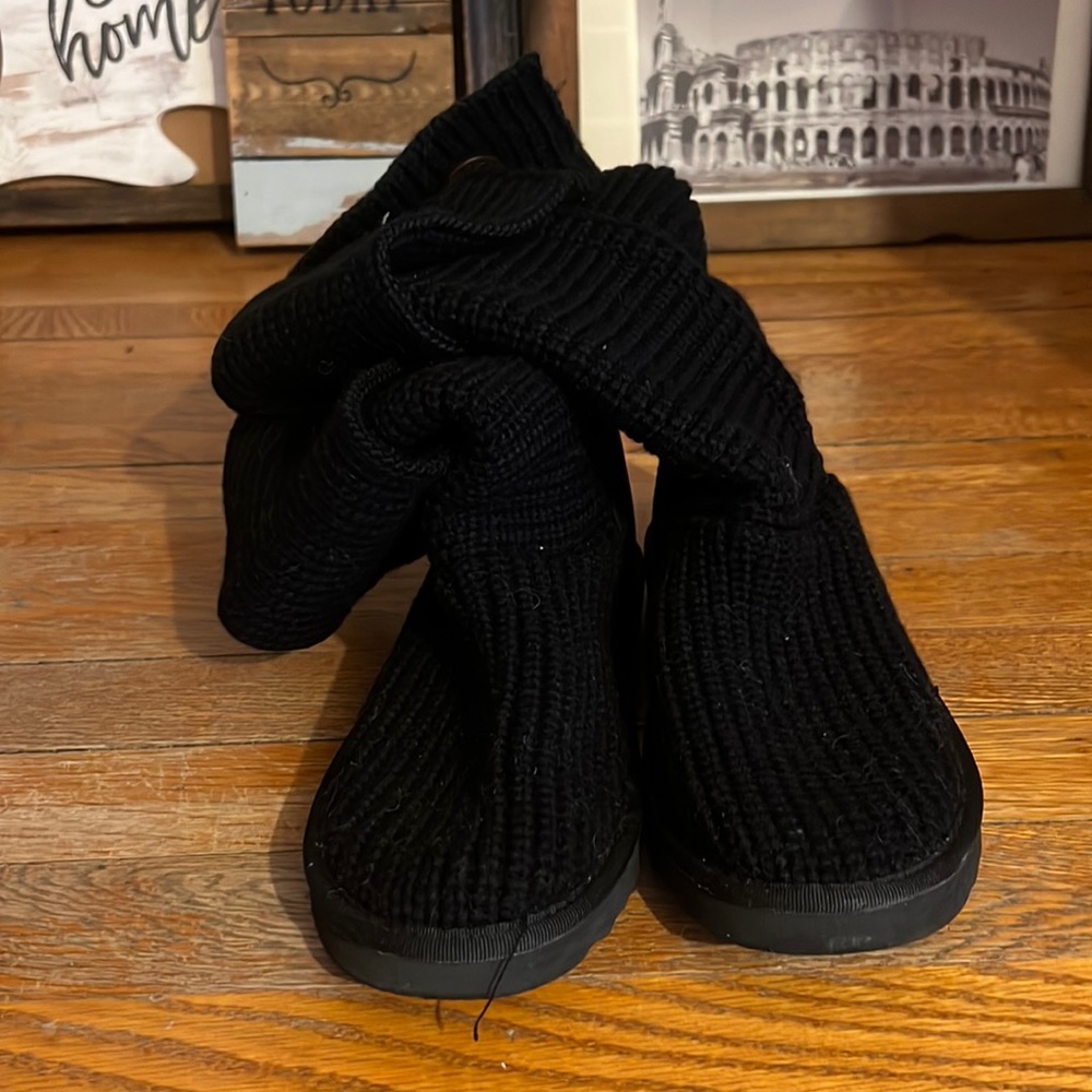 Ugg women classic black tall knit boot size USA 6